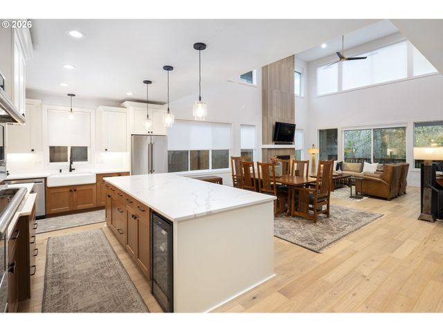 9261 Sw MACKAYLA Pl, Portland, OR 97223