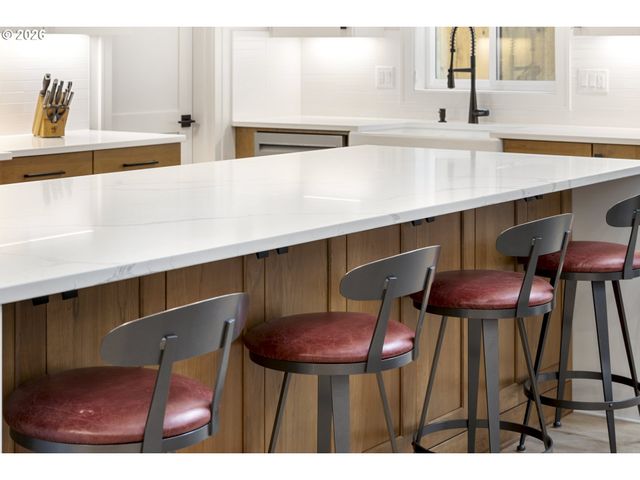 9261 Sw MACKAYLA Pl, Portland, OR 97223