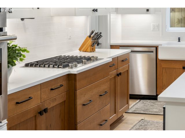 9261 Sw MACKAYLA Pl, Portland, OR 97223