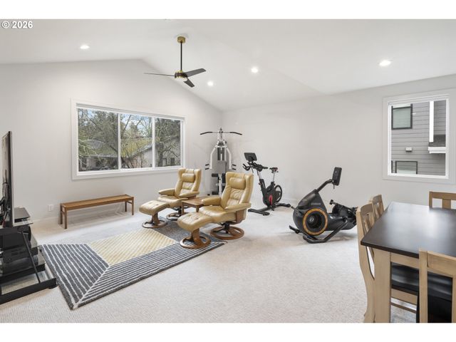 9261 Sw MACKAYLA Pl, Portland, OR 97223