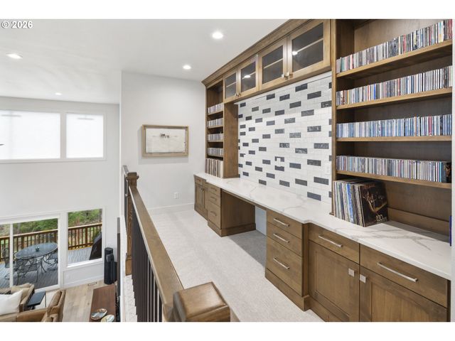 9261 Sw MACKAYLA Pl, Portland, OR 97223