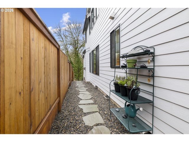 9261 Sw MACKAYLA Pl, Portland, OR 97223