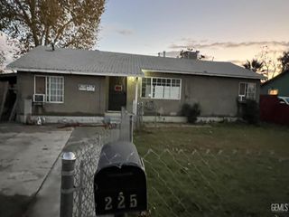 225 Bloomquist Drive, Bakersfield, CA 93309