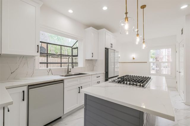 2201 Maroneal Street, Houston, TX 77030