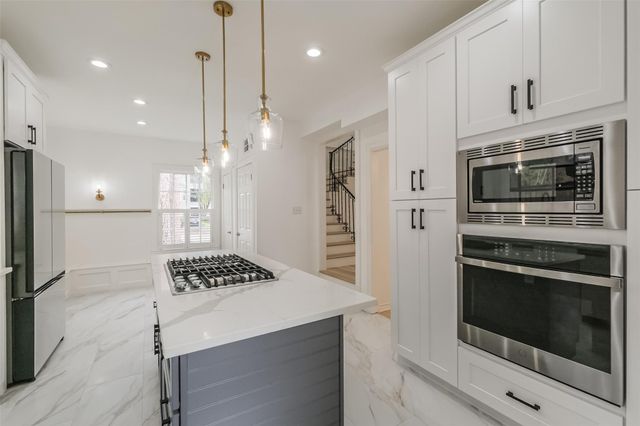 2201 Maroneal Street, Houston, TX 77030