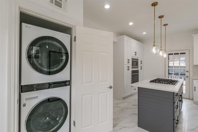 2201 Maroneal Street, Houston, TX 77030