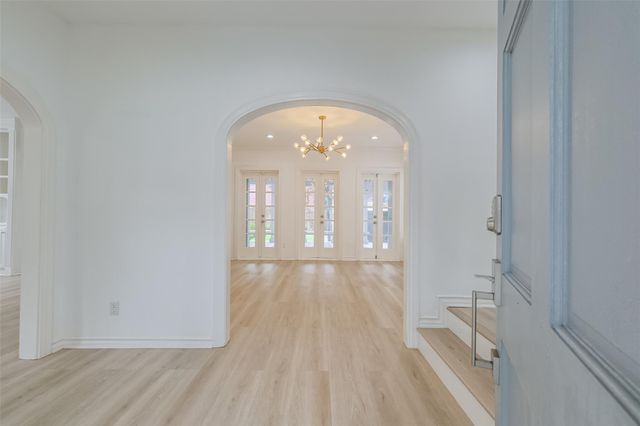 2201 Maroneal Street, Houston, TX 77030