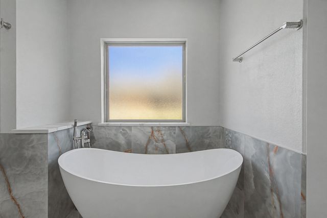 108 Winding Way, Azle, TX 76020