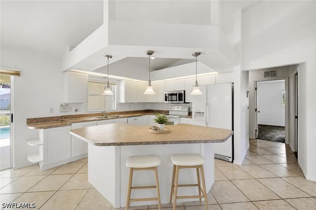 2017 NE 5th PL, Cape Coral, FL 33909