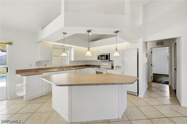 2017 NE 5th PL, Cape Coral, FL 33909