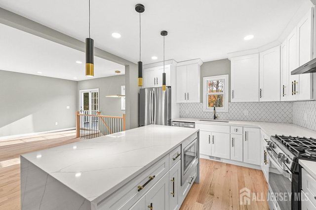 940 grove Avenue, Old Bridge, NJ 08879