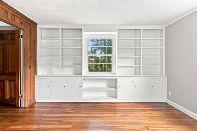 92 Oak Hollow Rd, Springfield, MA 01128