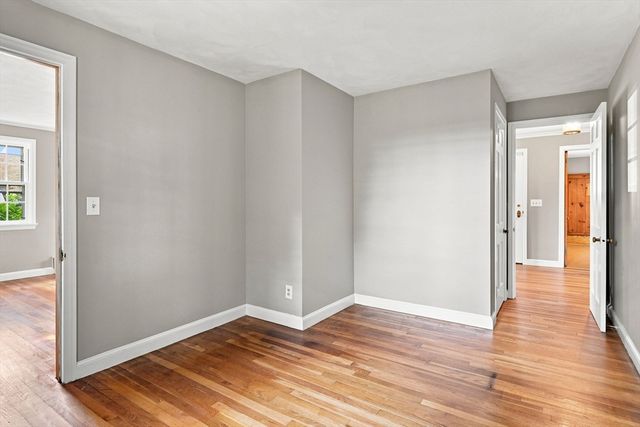 92 Oak Hollow Rd, Springfield, MA 01128