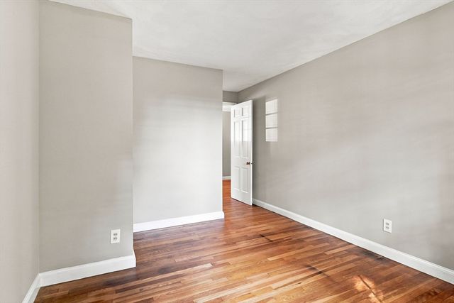 92 Oak Hollow Rd, Springfield, MA 01128