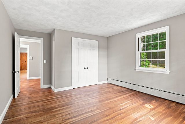 92 Oak Hollow Rd, Springfield, MA 01128