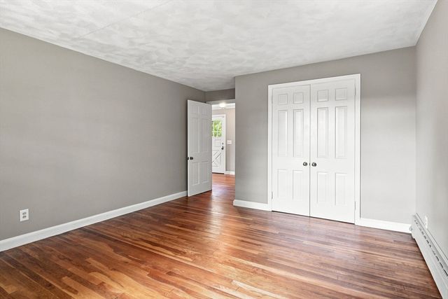 92 Oak Hollow Rd, Springfield, MA 01128