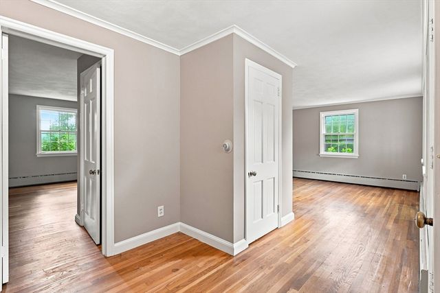 92 Oak Hollow Rd, Springfield, MA 01128