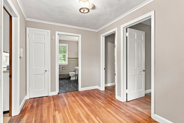 92 Oak Hollow Rd, Springfield, MA 01128