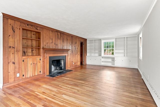 92 Oak Hollow Rd, Springfield, MA 01128
