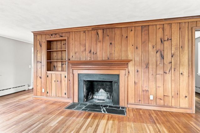 92 Oak Hollow Rd, Springfield, MA 01128