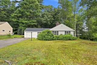 92 Oak Hollow Rd, Springfield, MA 01128