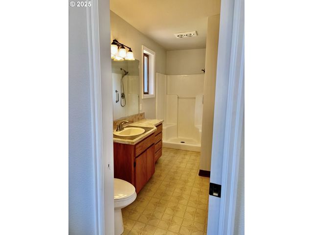 38406 Se NICHOLS HILL Rd, Washougal, WA 98671
