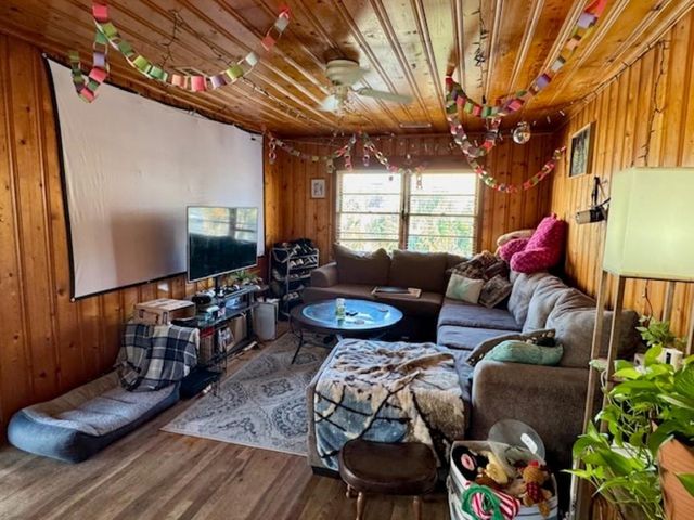 515 Hillside Dr. S, North Myrtle Beach, SC 29582