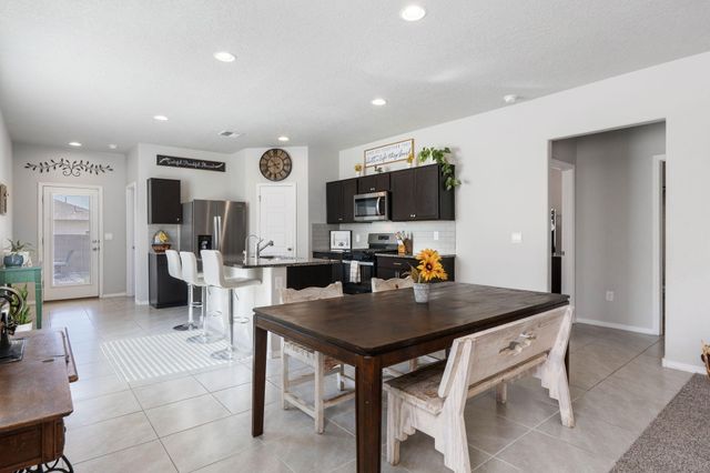 4827 Mount Salas Street NE, Rio Rancho, NM 87144