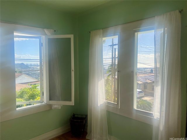 1245B Alewa Drive, Honolulu, HI 96817