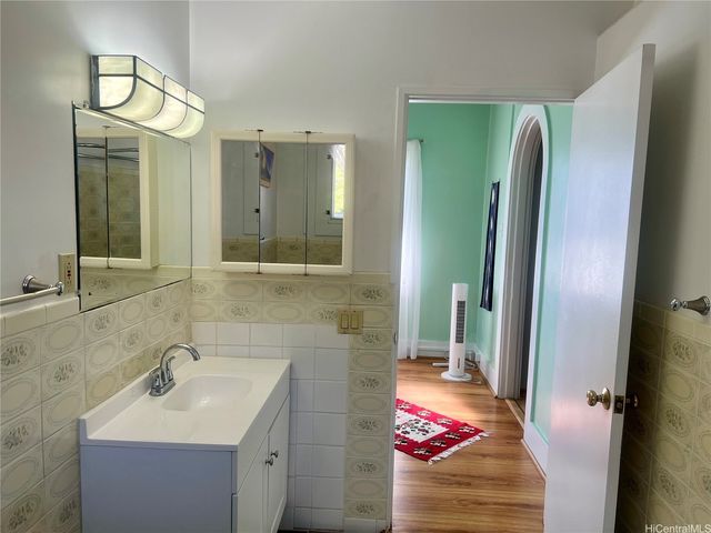 1245B Alewa Drive, Honolulu, HI 96817