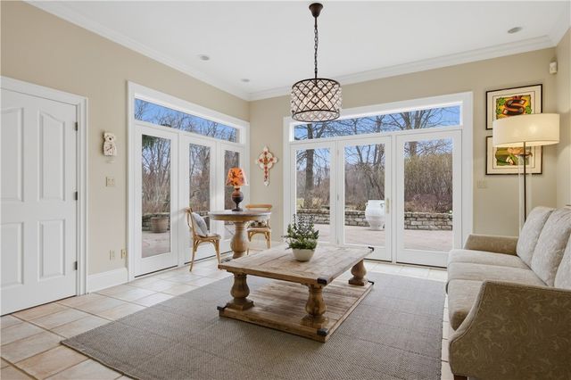 1501 Theodora Ln, Franklin Park, PA 15143