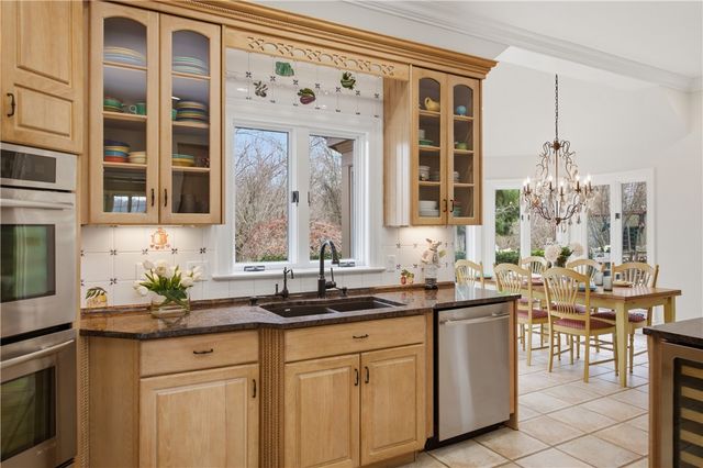 1501 Theodora Ln, Franklin Park, PA 15143