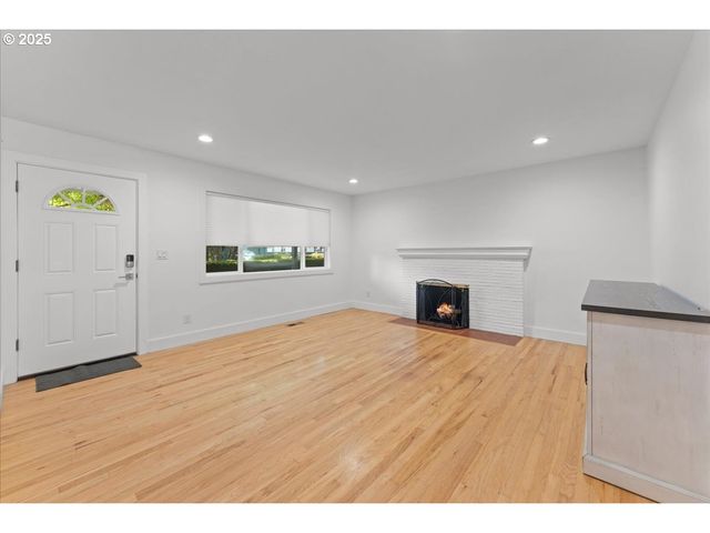 11825 Sw BAKER St, Beaverton, OR 97008