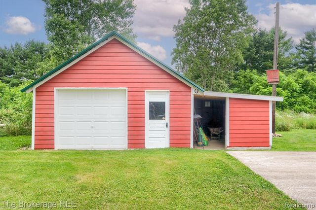 11484 Lapeer Road, Davison, MI 48423