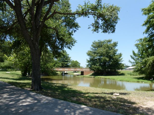 903 FISHER ST, Taylor, TX 76574