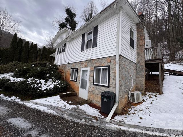 9 Alzena Road, Sylva, NC 28779