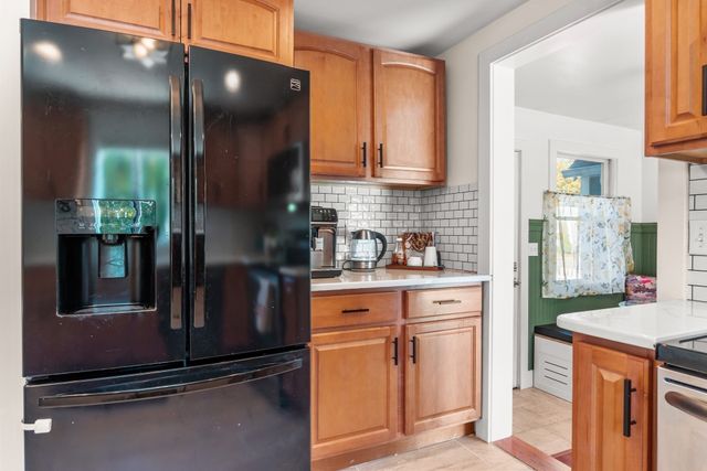 36 Oakdale Road, Wilmington, MA 01887