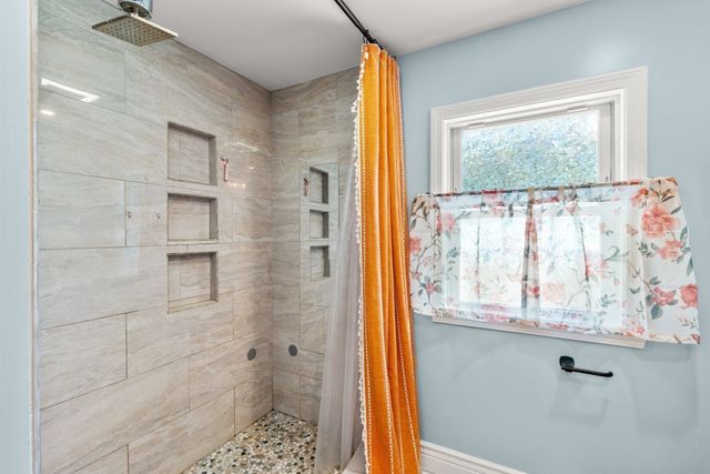36 Oakdale Road, Wilmington, MA 01887