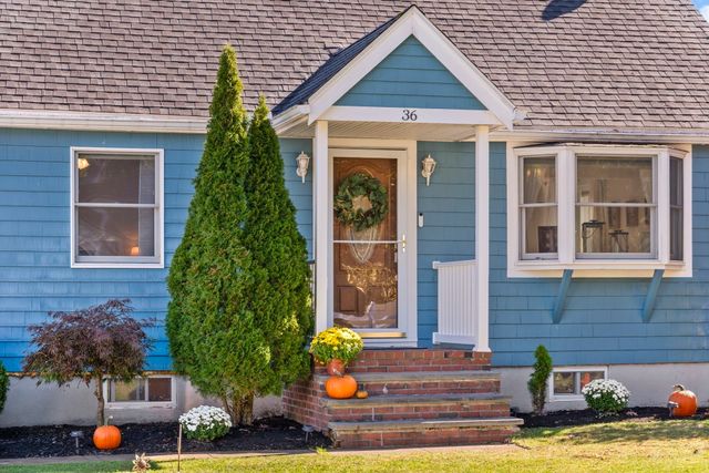 36 Oakdale Road, Wilmington, MA 01887