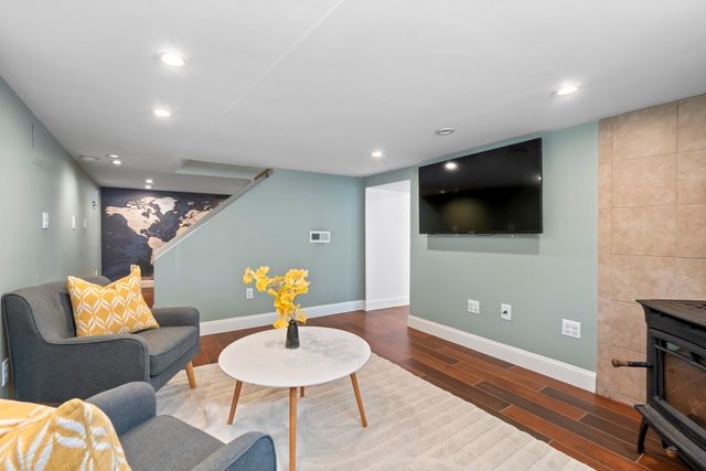 36 Oakdale Road, Wilmington, MA 01887