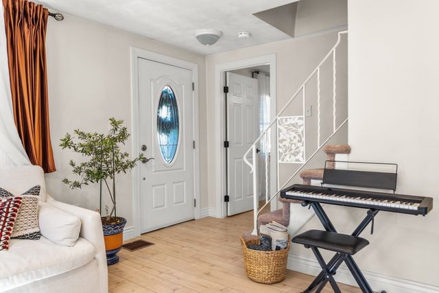 36 Oakdale Road, Wilmington, MA 01887
