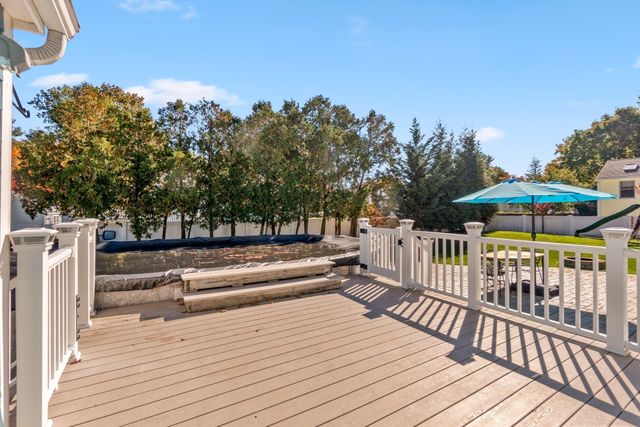 36 Oakdale Road, Wilmington, MA 01887