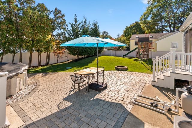 36 Oakdale Road, Wilmington, MA 01887