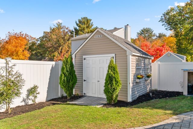 36 Oakdale Road, Wilmington, MA 01887