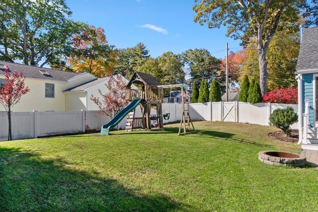 36 Oakdale Road, Wilmington, MA 01887