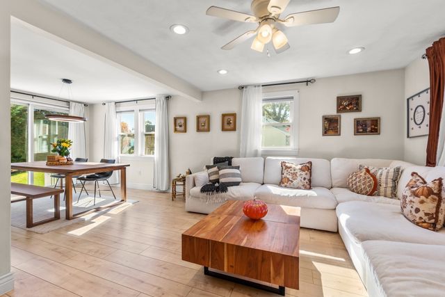 36 Oakdale Road, Wilmington, MA 01887