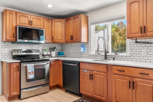 36 Oakdale Road, Wilmington, MA 01887
