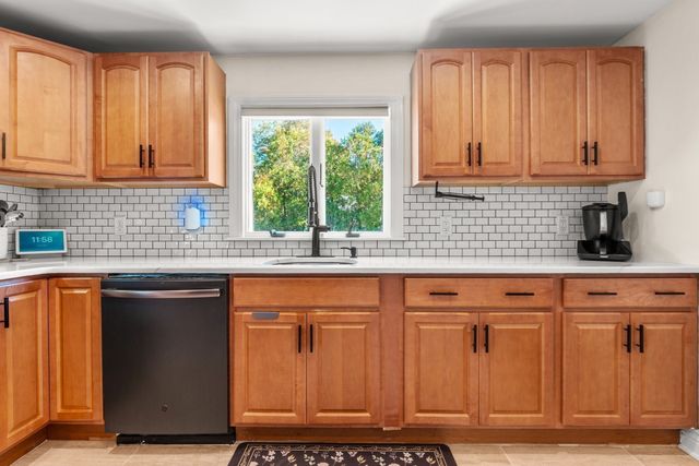 36 Oakdale Road, Wilmington, MA 01887