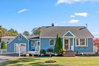 36 Oakdale Road, Wilmington, MA 01887