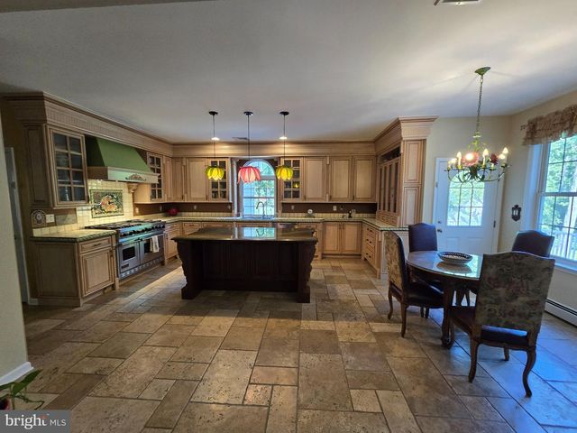 112 BEACON HILL RD, Morganville, NJ 07751